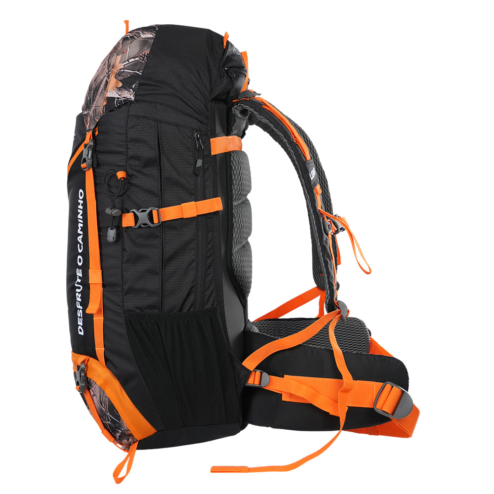 Mochila Legendários Andes 40 Litros - Tecido Ripstop Resistente, com Capa de Chuva Integrada, Compartimento para Notebook e Saída para Hidratação, Ideal para Trilhas, Viagens e Dia a Dia
