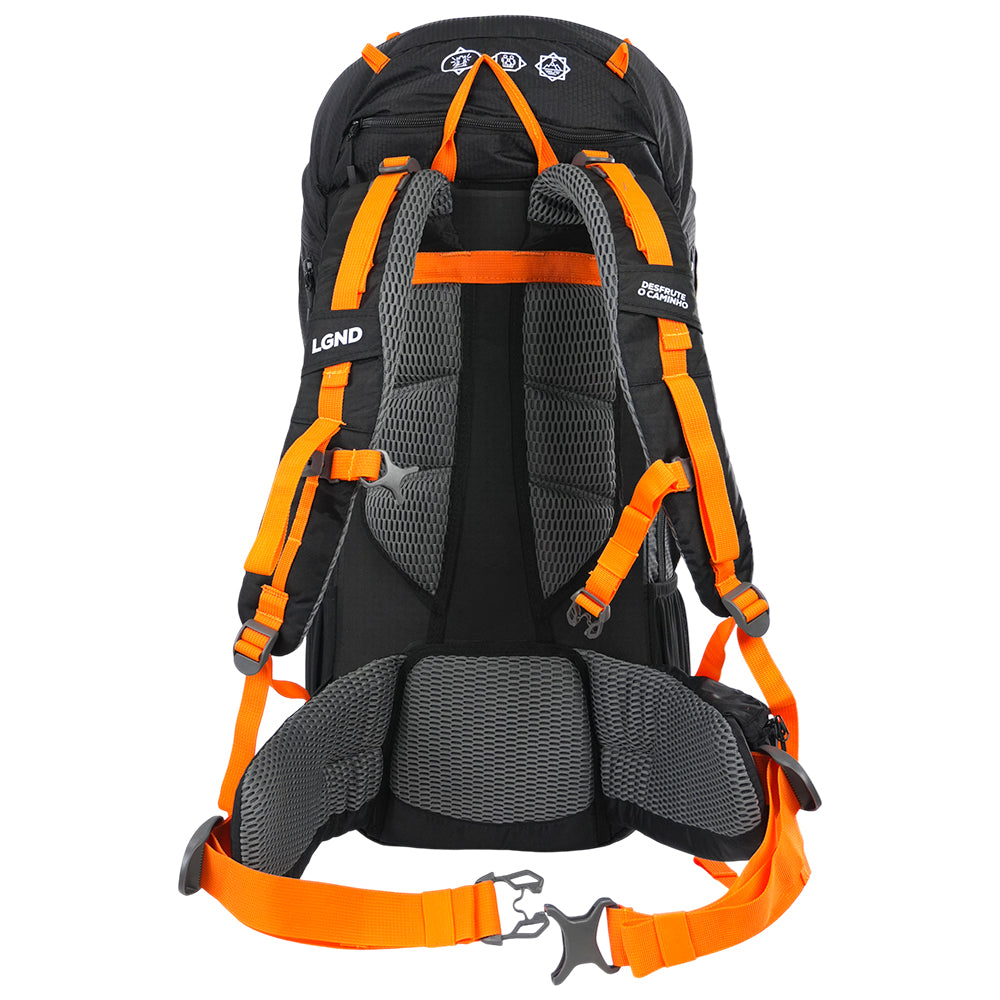 Mochila Legendários Andes 40 Litros - Tecido Ripstop Resistente, com Capa de Chuva Integrada, Compartimento para Notebook e Saída para Hidratação, Ideal para Trilhas, Viagens e Dia a Dia