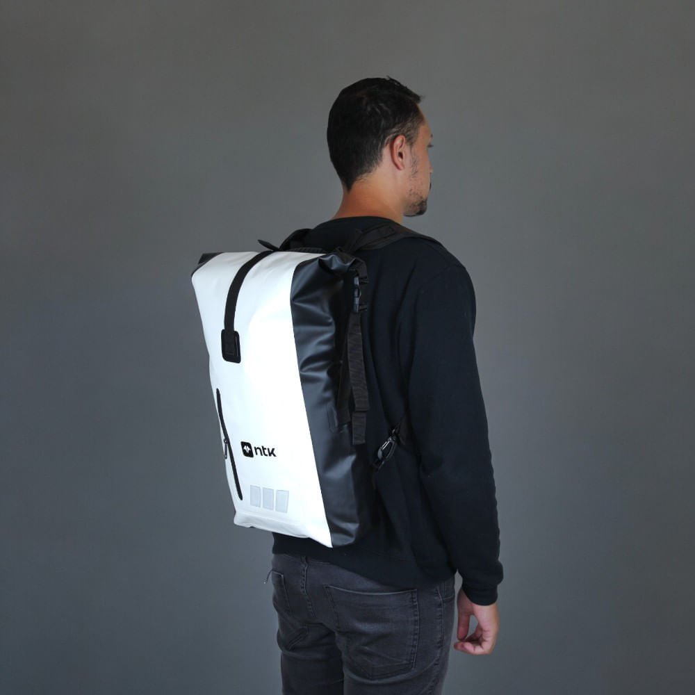 Mochila Estanque 20L Duffle BK Tecnologia Super Dry NTK
