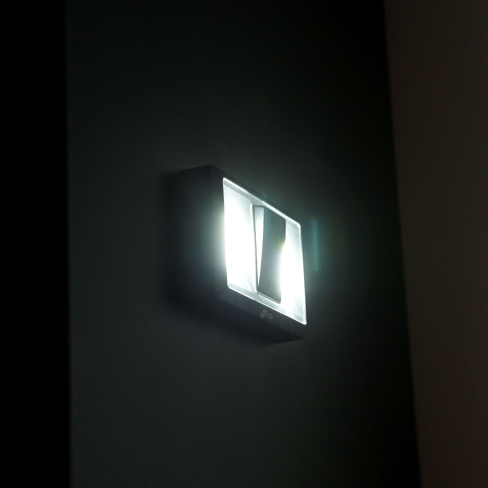 Lanterna Switch NTK Potência 220 lumens e 2 LEDs COB Brancos de 3 Watts, Caixa com 12 Unidades