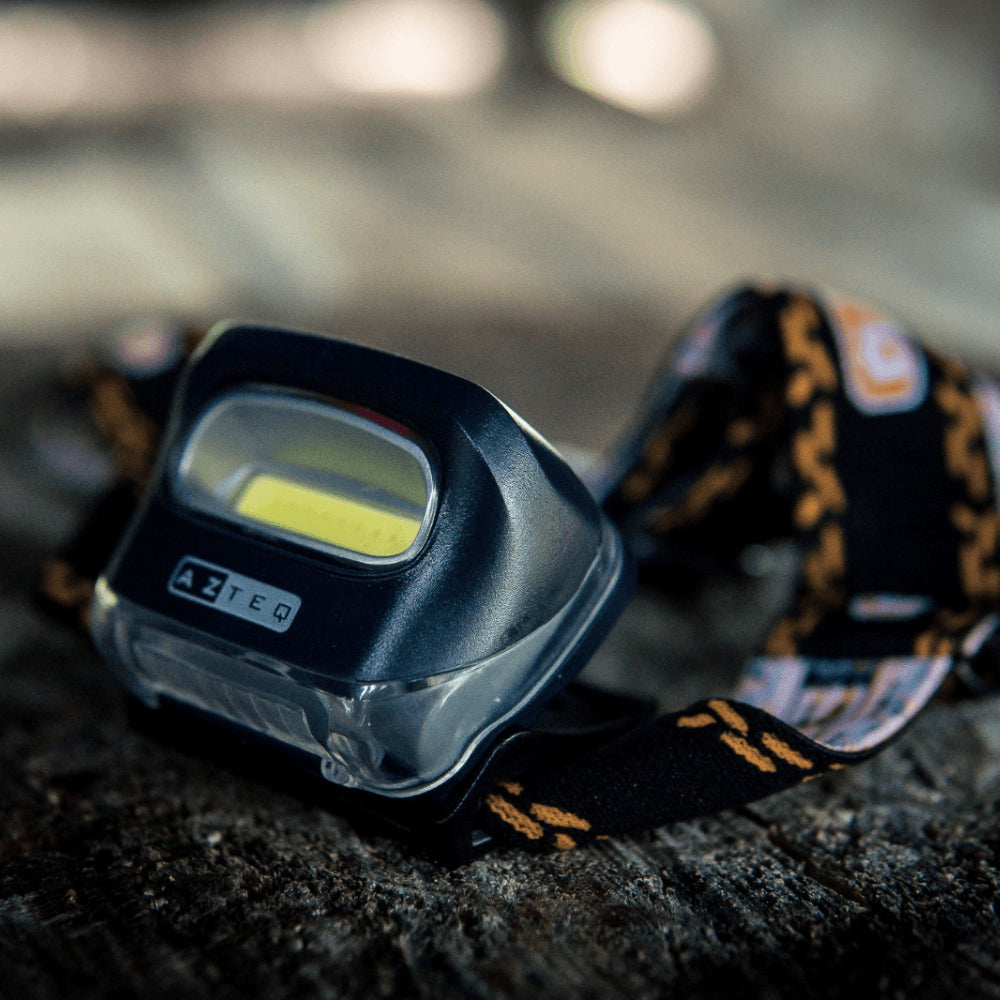 Lanterna de cabeça LED COB Azteq Kashina 140 lúmens Alcance de até 30m e 2 Modos de Iluminação