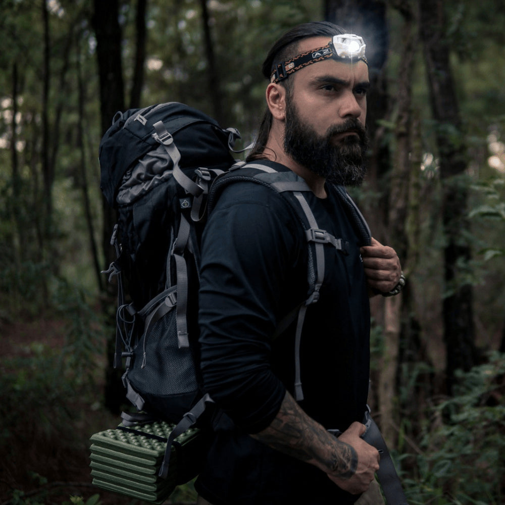 Lanterna de cabeça LED COB Azteq Kashina 140 lúmens Alcance de até 30m e 2 Modos de Iluminação