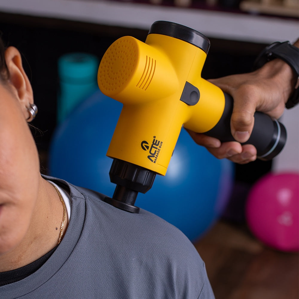 Massageador Profissional Gun R16-A, Elétrico e Portátil, Amarelo - Acte