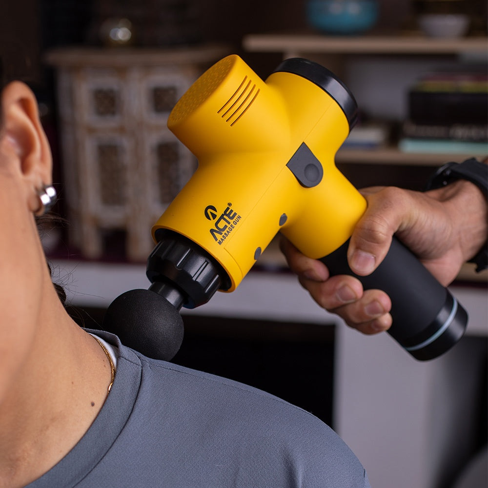 Massageador Profissional Gun R16-A, Elétrico e Portátil, Amarelo - Acte